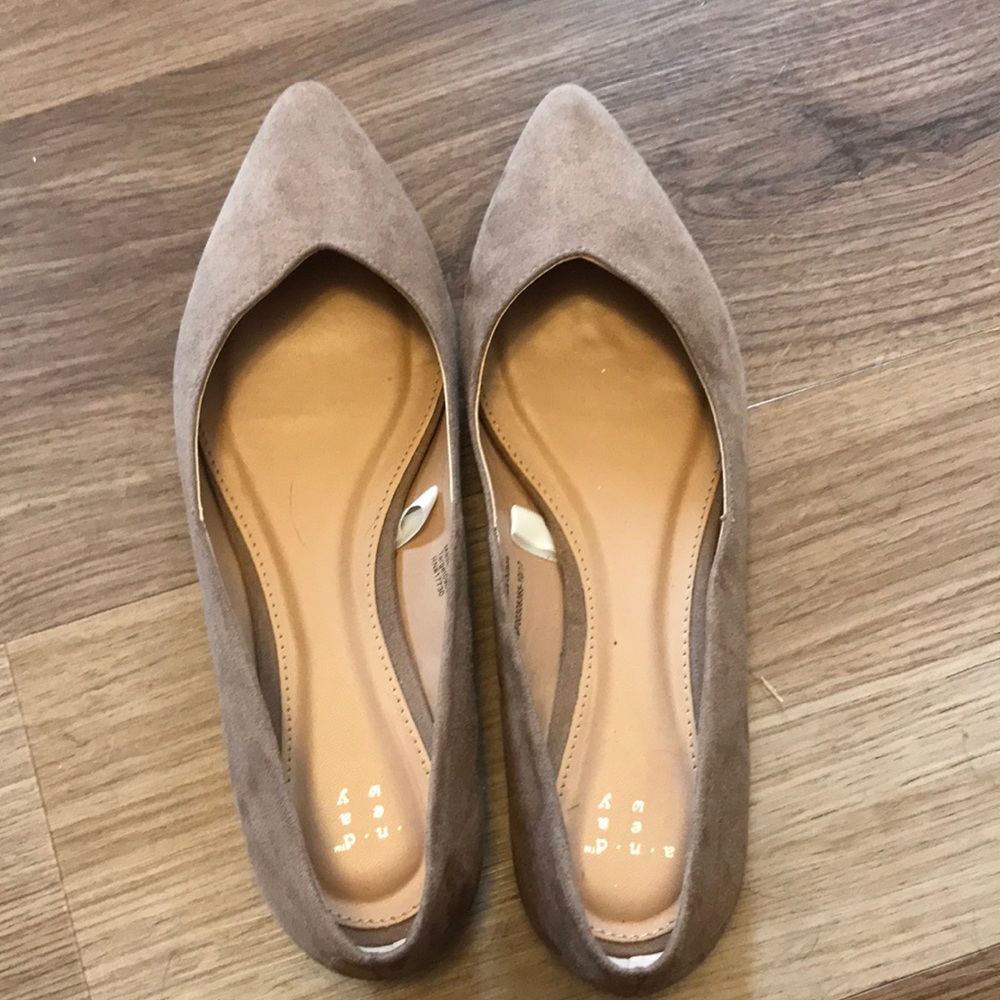 Size 8.5 nude flats. NWOT